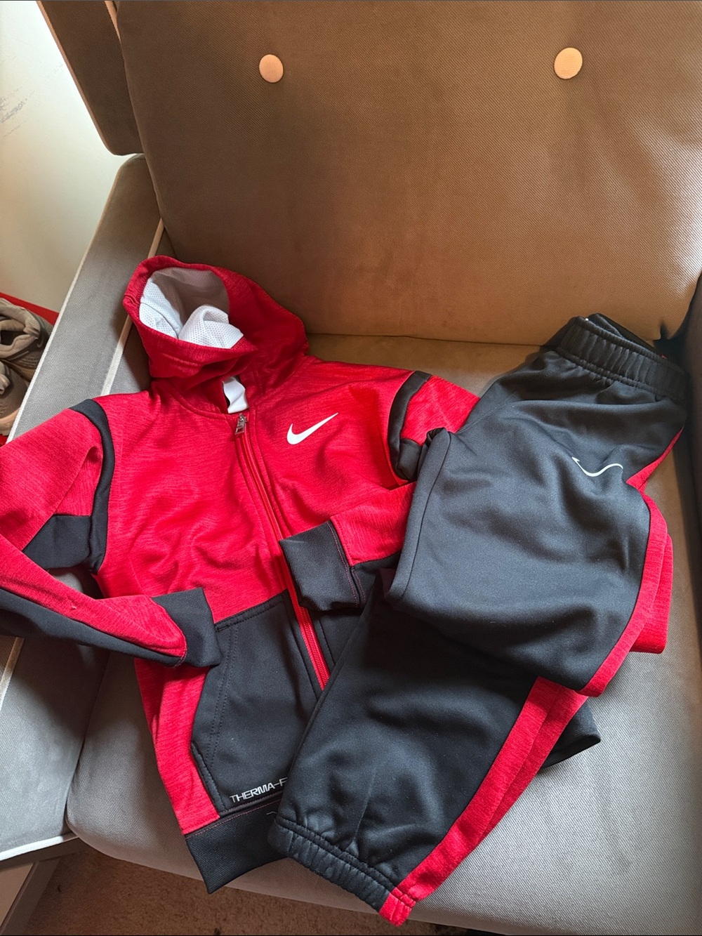 Nike Kids Red and Black Therma-FIT Jogger Set